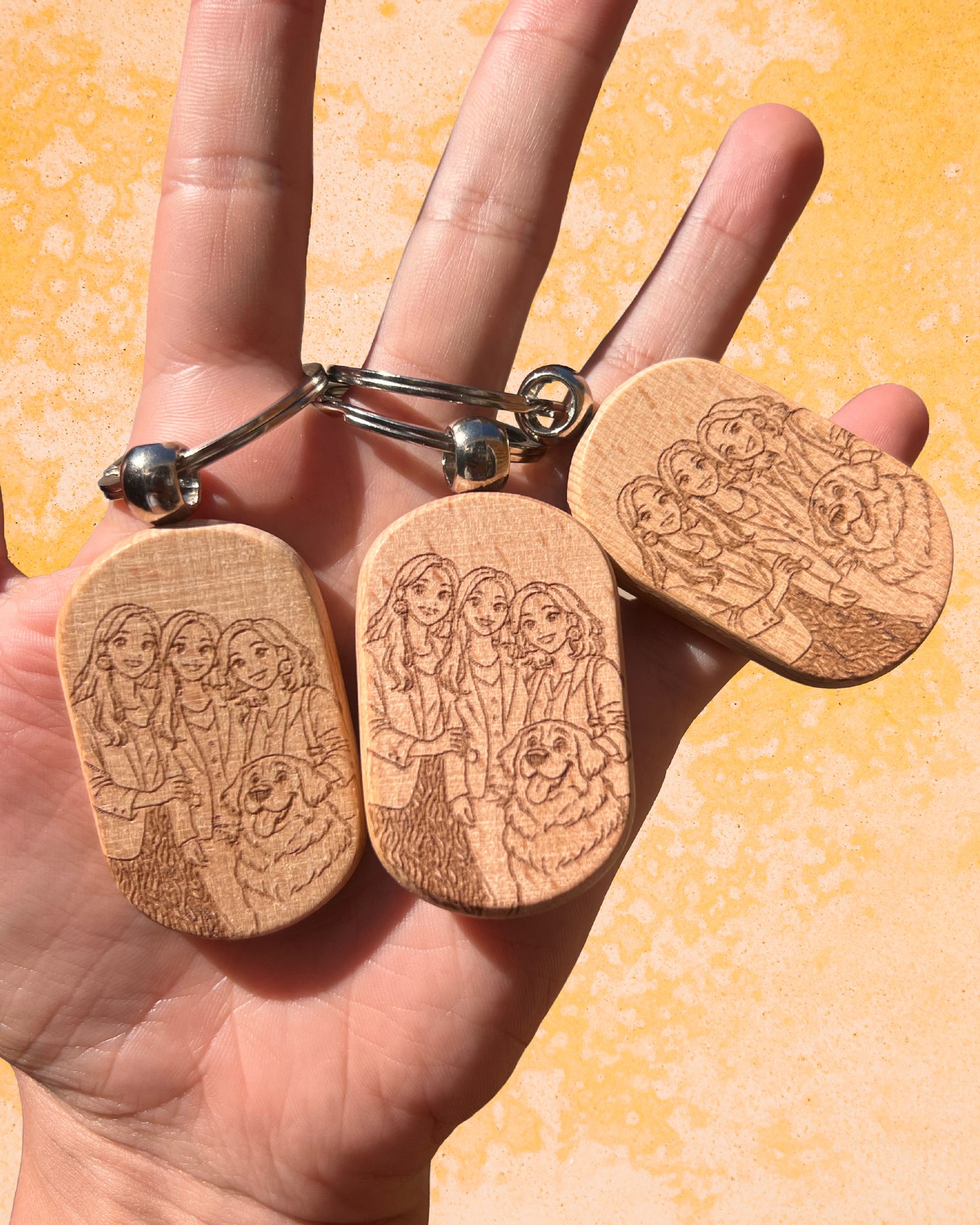 Llavero personalizado ovalado de madera