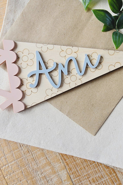 Banderín Decorativo Floral con Nombre Personalizado